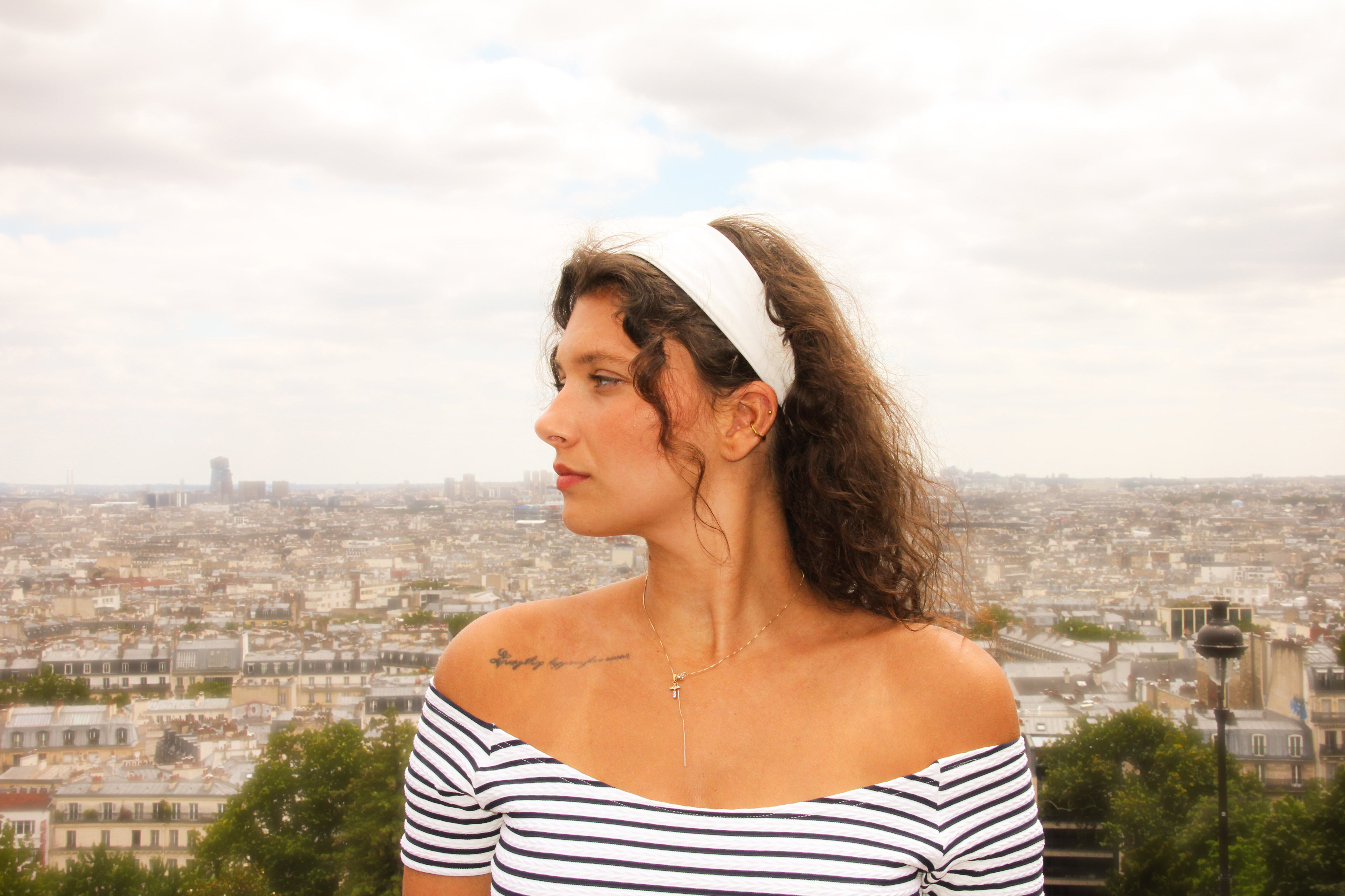 Morgane_profile_bandeau_Bardot_vue_parisienne_copy.jpg